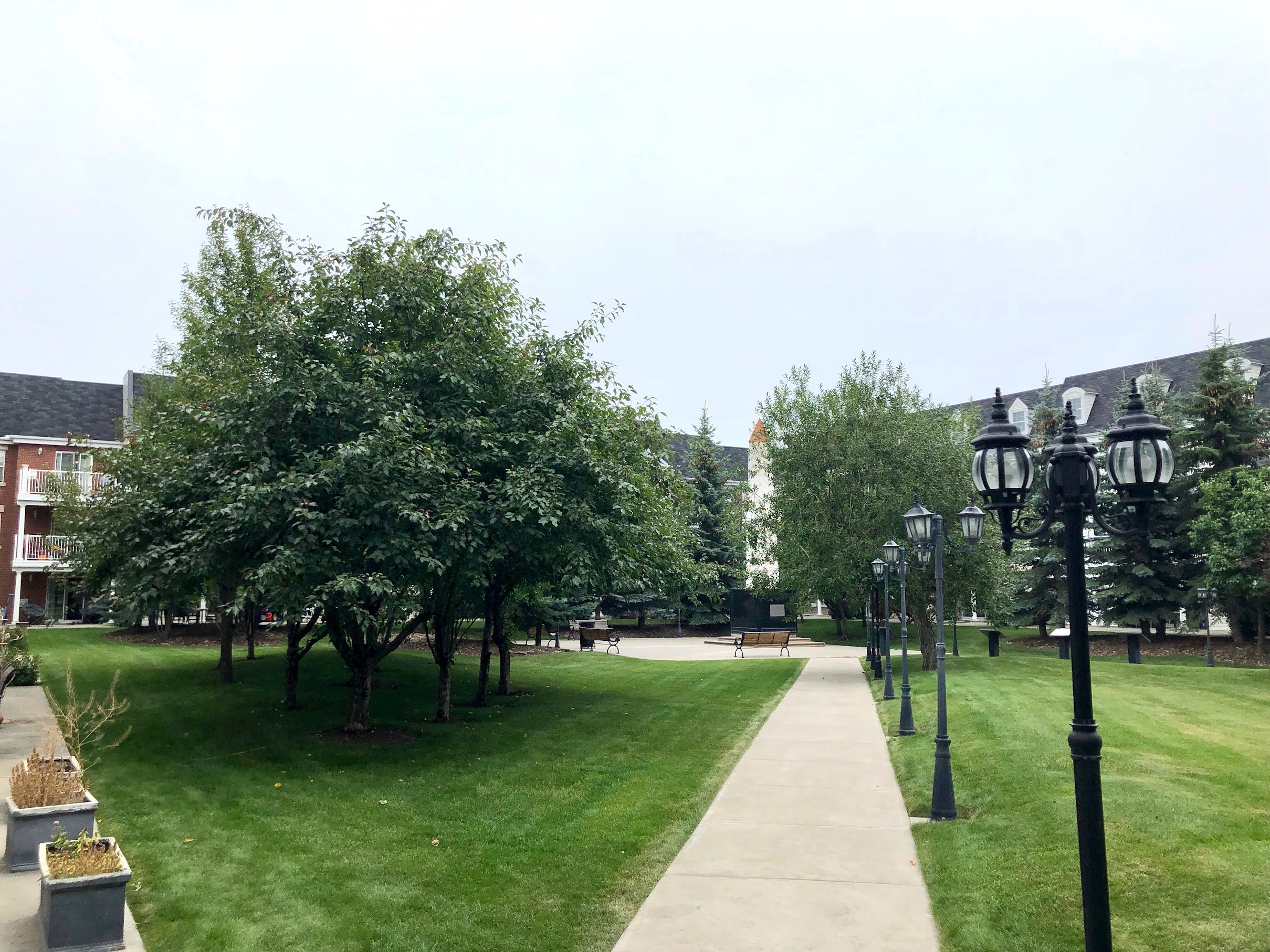 Courtyard walkup